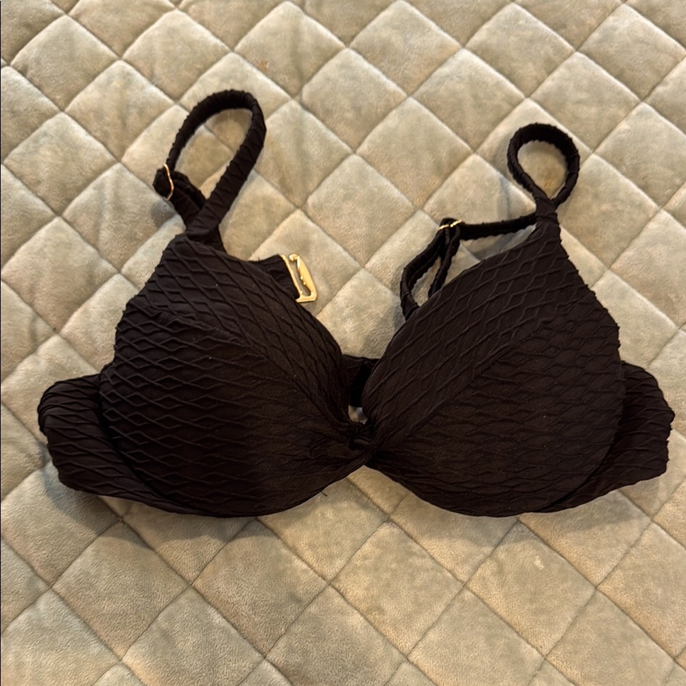 Victoria Secret twist bikini top 
Size 34A